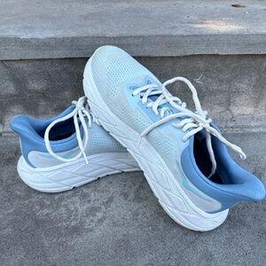 Hoka One One Arahi 7 Womens Size 8.5 Wide Blue White Illusion Dusk Running
